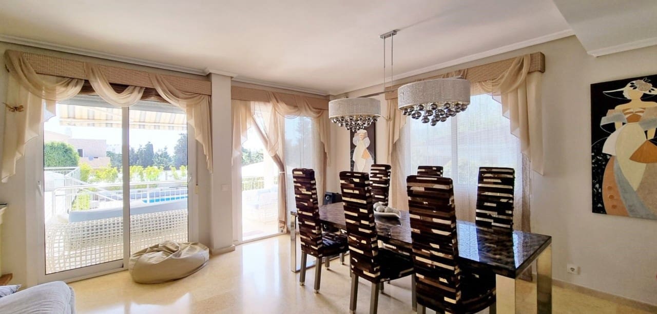 5 Zimmer Villa zu verkaufen in Torrevieja mit Pool - 1.170.000 € (Ref: 8806275)