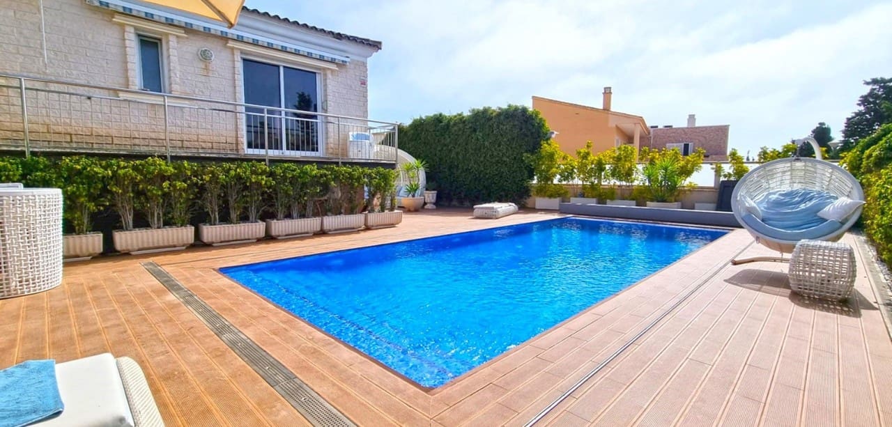 5 Zimmer Villa zu verkaufen in Torrevieja mit Pool - 1.170.000 € (Ref: 8806275)
