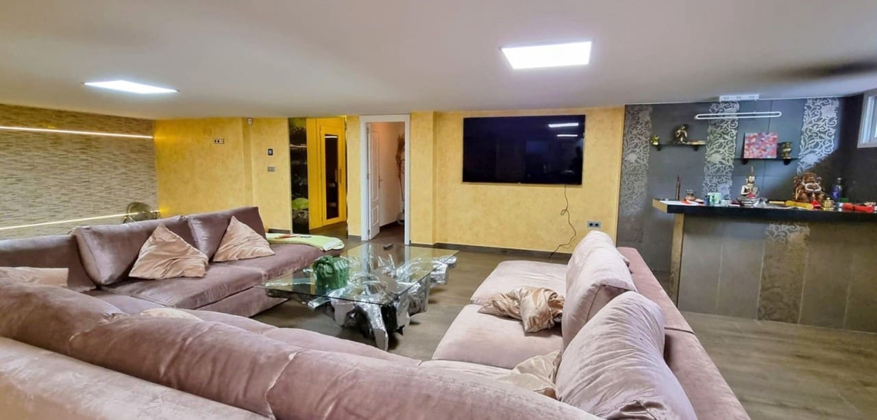 5 Zimmer Villa zu verkaufen in Torrevieja mit Pool - 1.170.000 € (Ref: 8806275)