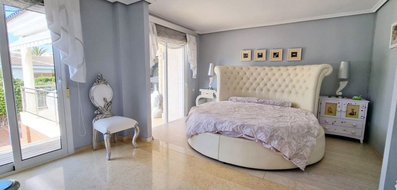 5 Zimmer Villa zu verkaufen in Torrevieja mit Pool - 1.170.000 € (Ref: 8806275)