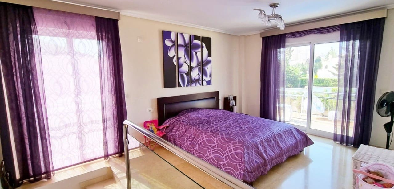 5 Zimmer Villa zu verkaufen in Torrevieja mit Pool - 1.170.000 € (Ref: 8806275)
