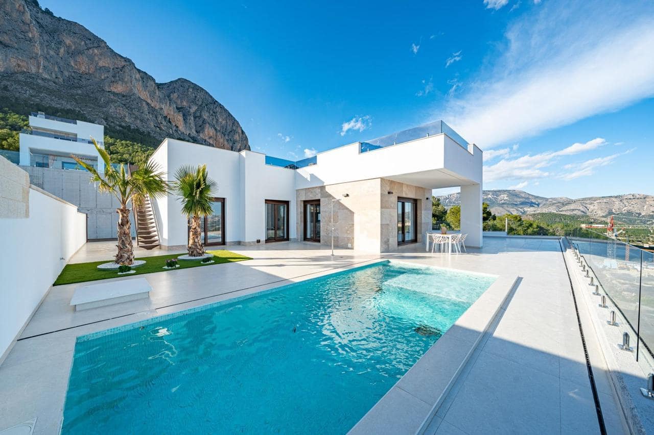 3 bedroom Villa for sale in Polop with pool - € 649,000 (Ref: 8812809)