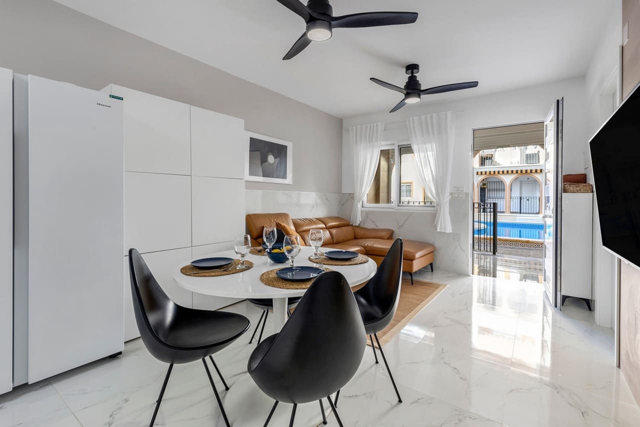 2 sypialnia Apartament na sprzedaż w Torrevieja z basenem - 165 000 € (Ref: 8813804)