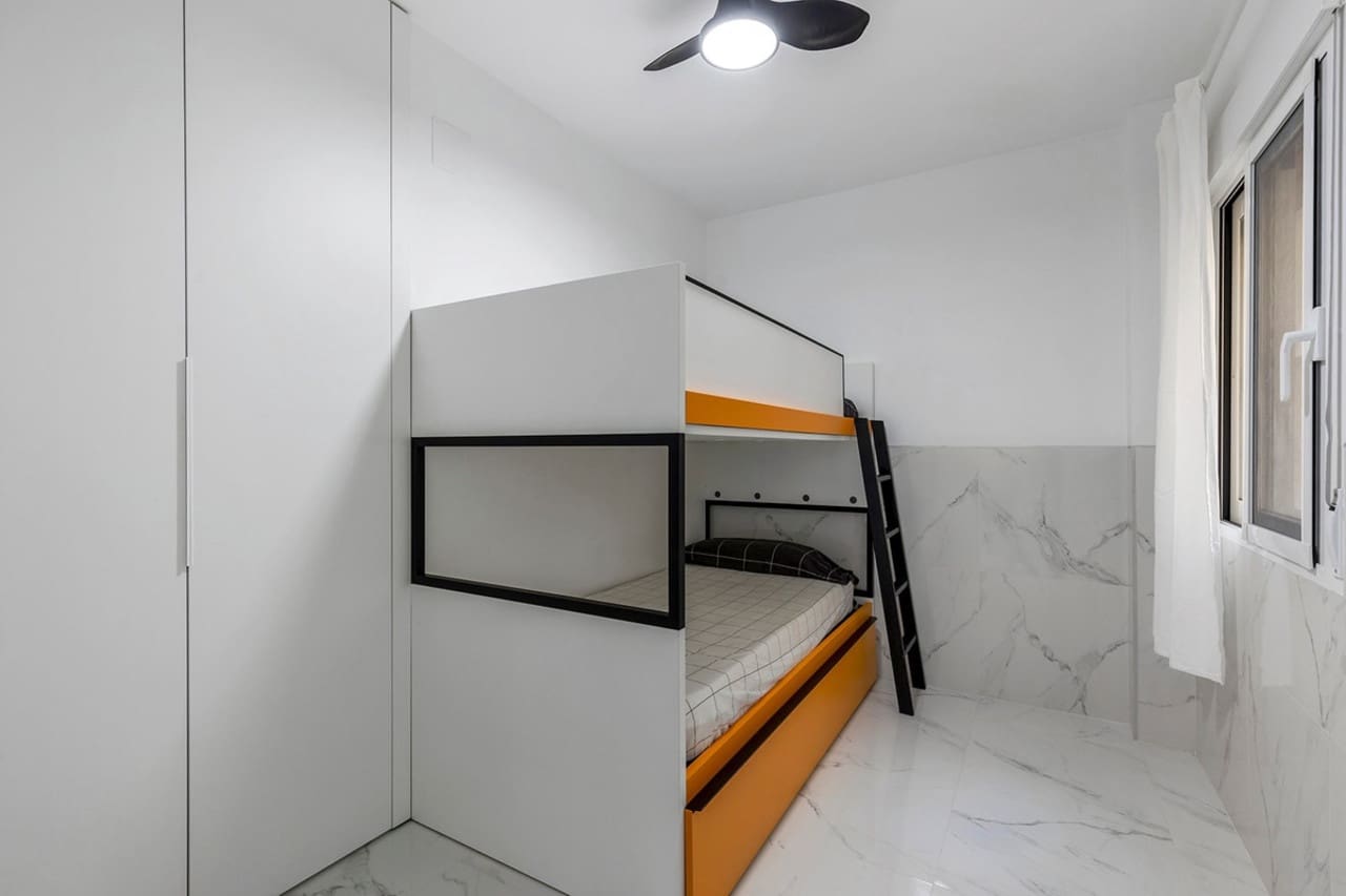 2 sypialnia Apartament na sprzedaż w Torrevieja z basenem - 165 000 € (Ref: 8813804)