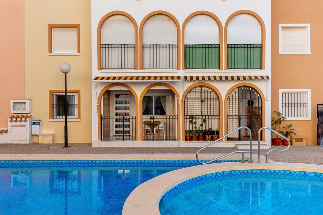 2 sypialnia Apartament na sprzedaż w Torrevieja z basenem - 165 000 € (Ref: 8813804)