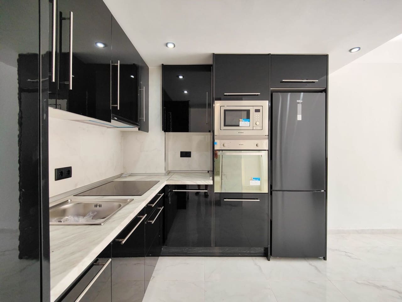 2 slaapkamer Appartement te koop in Punta Prima met zwembad - € 189.000 (Ref: 8822095)