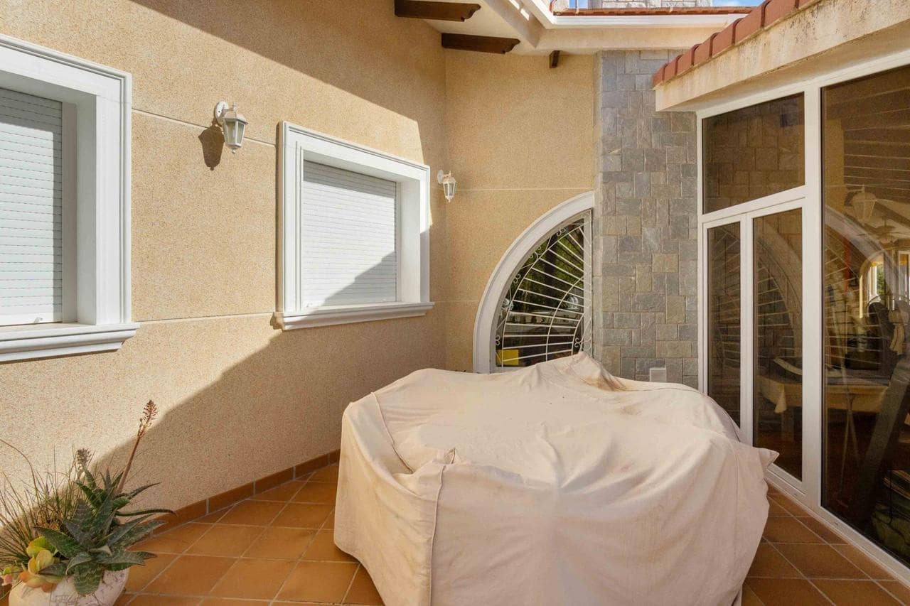 3 bedroom Villa for sale in Cabo Roig with pool - € 1,550,000 (Ref: 8824872)