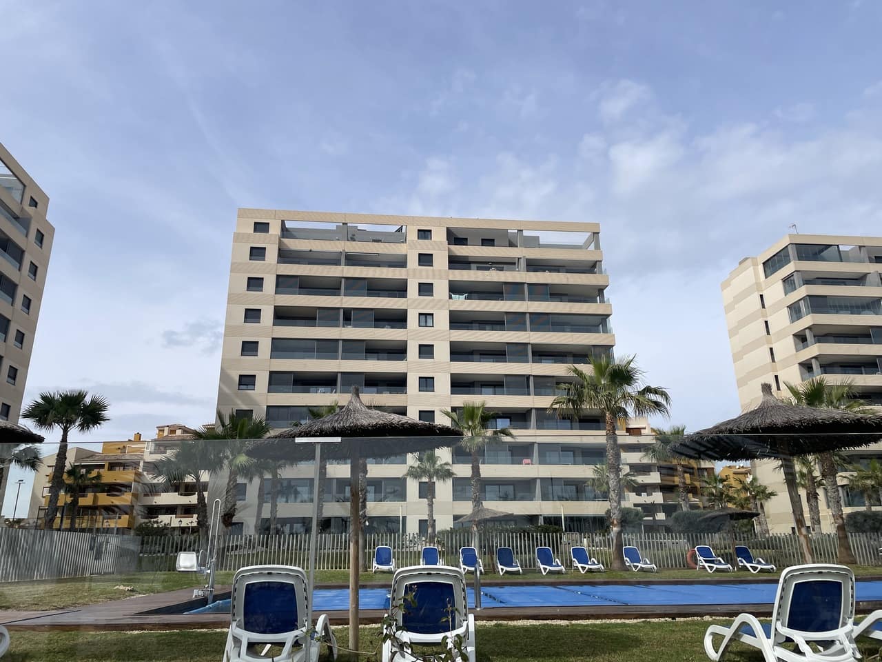 3 sypialnia Apartament na sprzedaż w Punta Prima z basenem garażem - 594 000 € (Ref: 8835435)