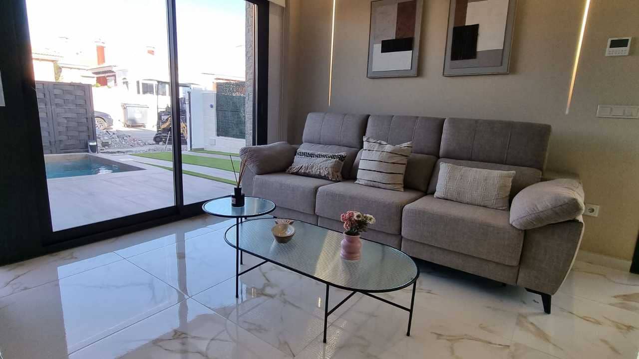 3 bedroom Villa for sale in Los Montesinos with pool - € 367,000 (Ref: 8837433)