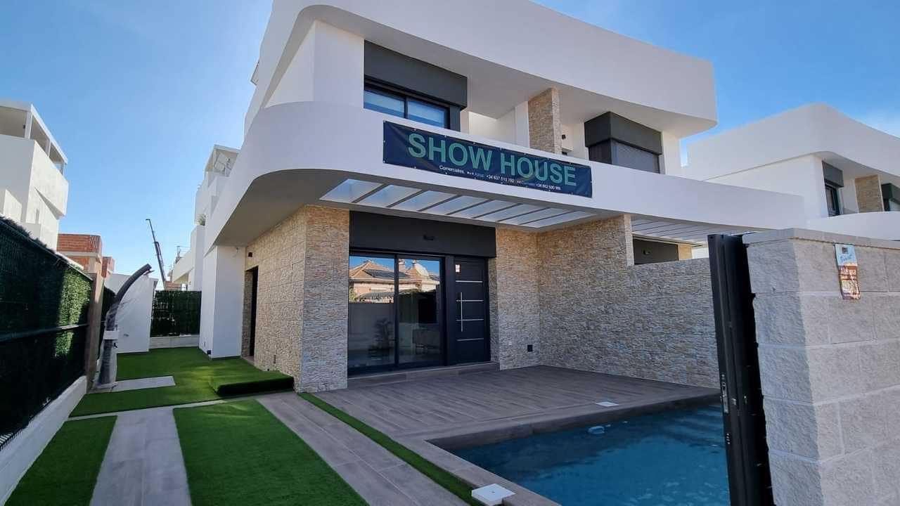 3 bedroom Villa for sale in Los Montesinos with pool - € 367,000 (Ref: 8837433)