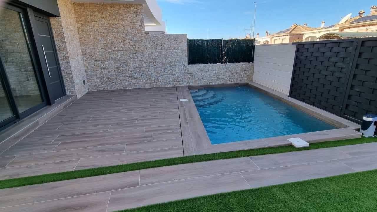 3 bedroom Villa for sale in Los Montesinos with pool - € 367,000 (Ref: 8837433)
