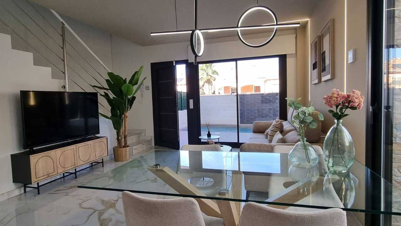 3 bedroom Villa for sale in Los Montesinos with pool - € 367,000 (Ref: 8837433)