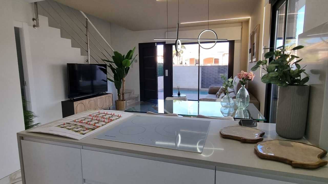 3 bedroom Villa for sale in Los Montesinos with pool - € 367,000 (Ref: 8837433)