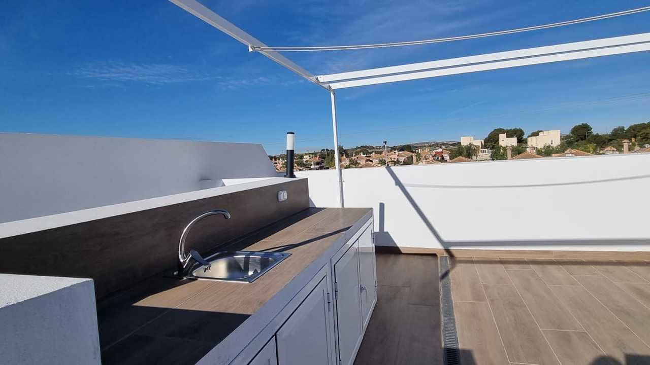 3 bedroom Villa for sale in Los Montesinos with pool - € 367,000 (Ref: 8837433)