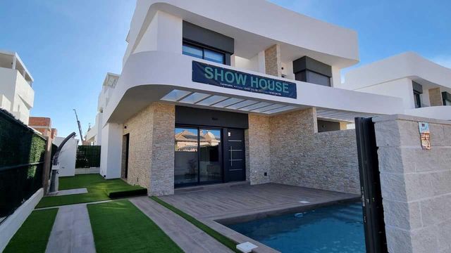 3 slaapkamer Villa te koop in Los Montesinos met zwembad - € 367.000 (Ref: 8837433)
