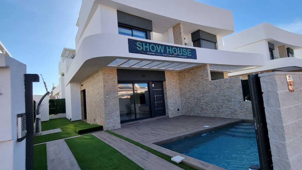 3 bedroom Villa for sale in Los Montesinos with pool - € 367,000 (Ref: 8837433)