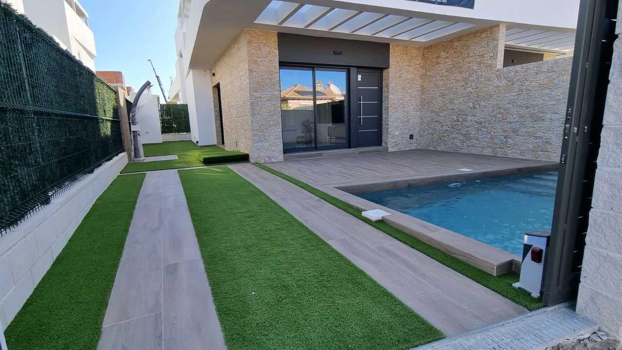 3 bedroom Villa for sale in Los Montesinos with pool - € 367,000 (Ref: 8837433)