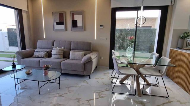 3 slaapkamer Villa te koop in Los Montesinos met zwembad - € 367.000 (Ref: 8837433)