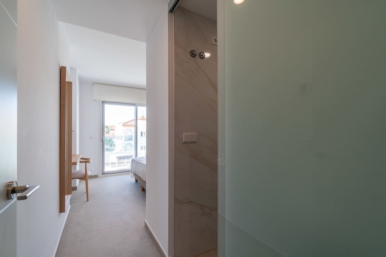 4 slaapkamer Penthouse te koop in Playa Flamenca met zwembad garage - € 571.900 (Ref: 8863461)
