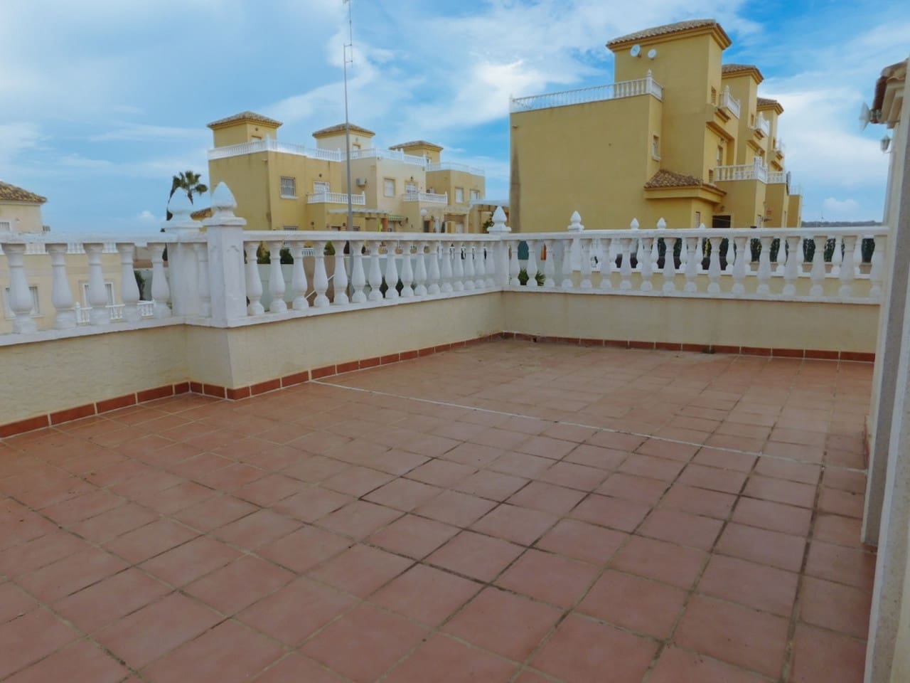 Chalet de 3 habitaciones en Ciudad Quesada en venta con piscina - 190.000 € (Ref: 8869232)