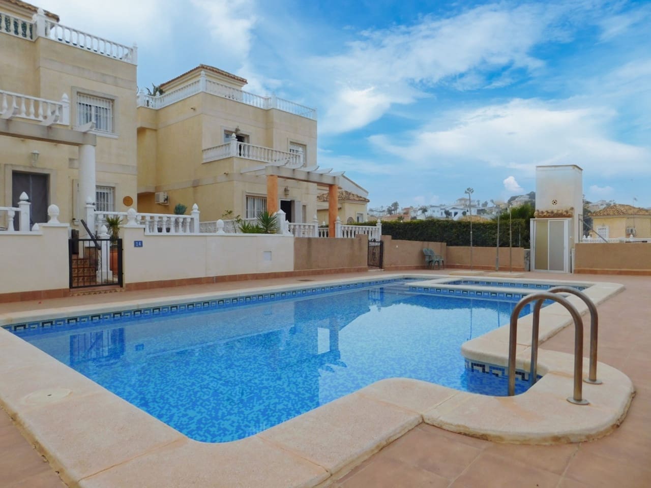 Chalet de 3 habitaciones en Ciudad Quesada en venta con piscina - 190.000 € (Ref: 8869232)