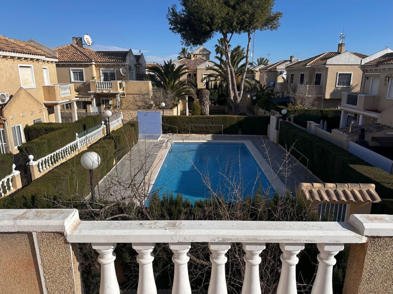 3 sypialnia Willa na sprzedaż w Torrevieja z basenem - 215 000 € (Ref: 8906261)