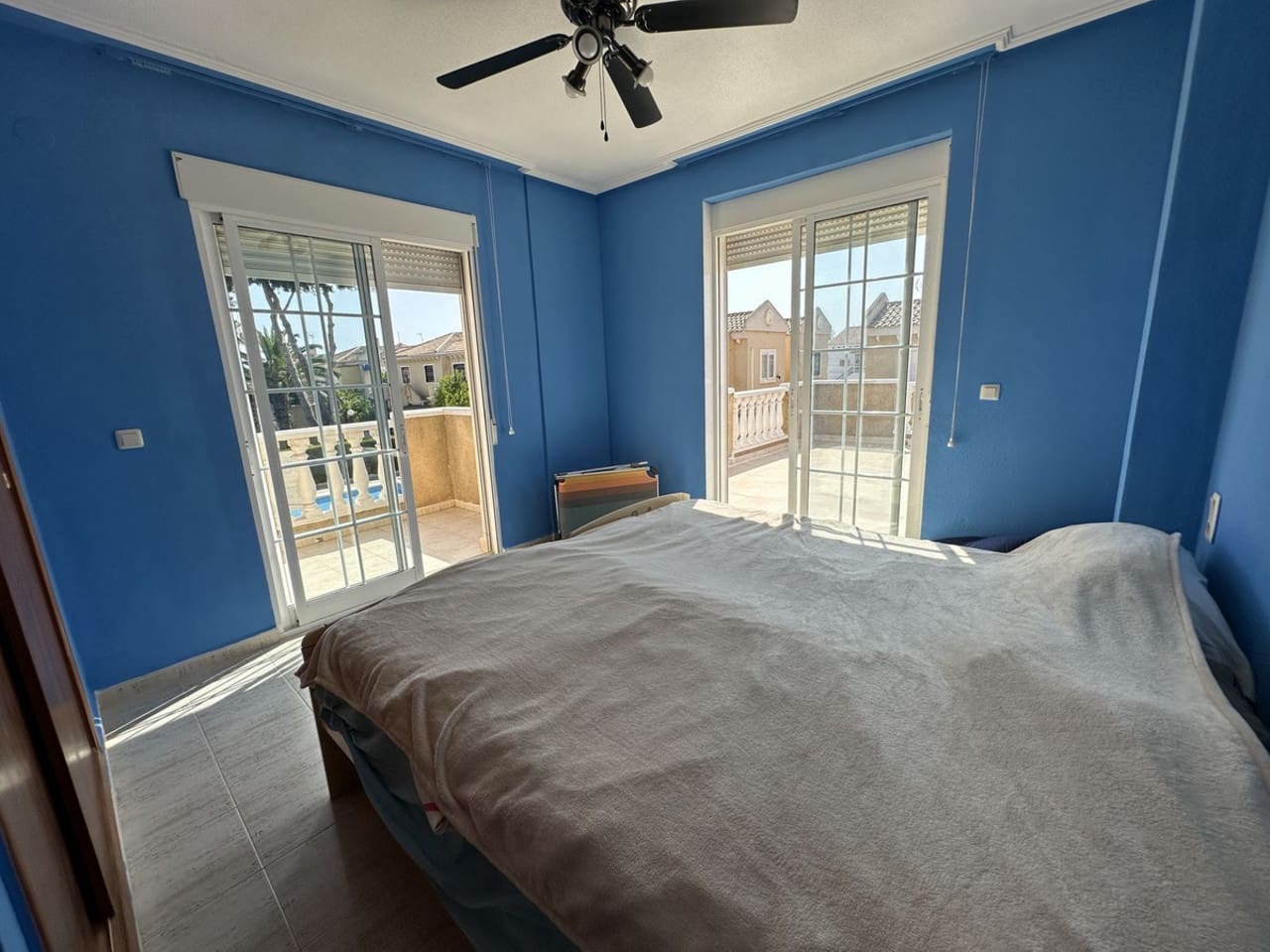 3 sypialnia Willa na sprzedaż w Torrevieja z basenem - 215 000 € (Ref: 8906261)