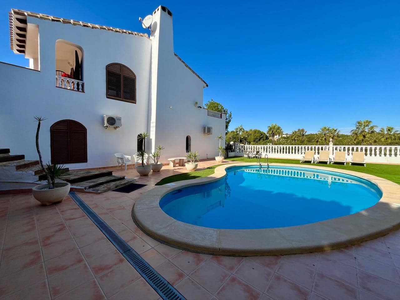 4 quarto Moradia para venda em Villamartin com piscina - 790 000 € (Ref: 8924790)