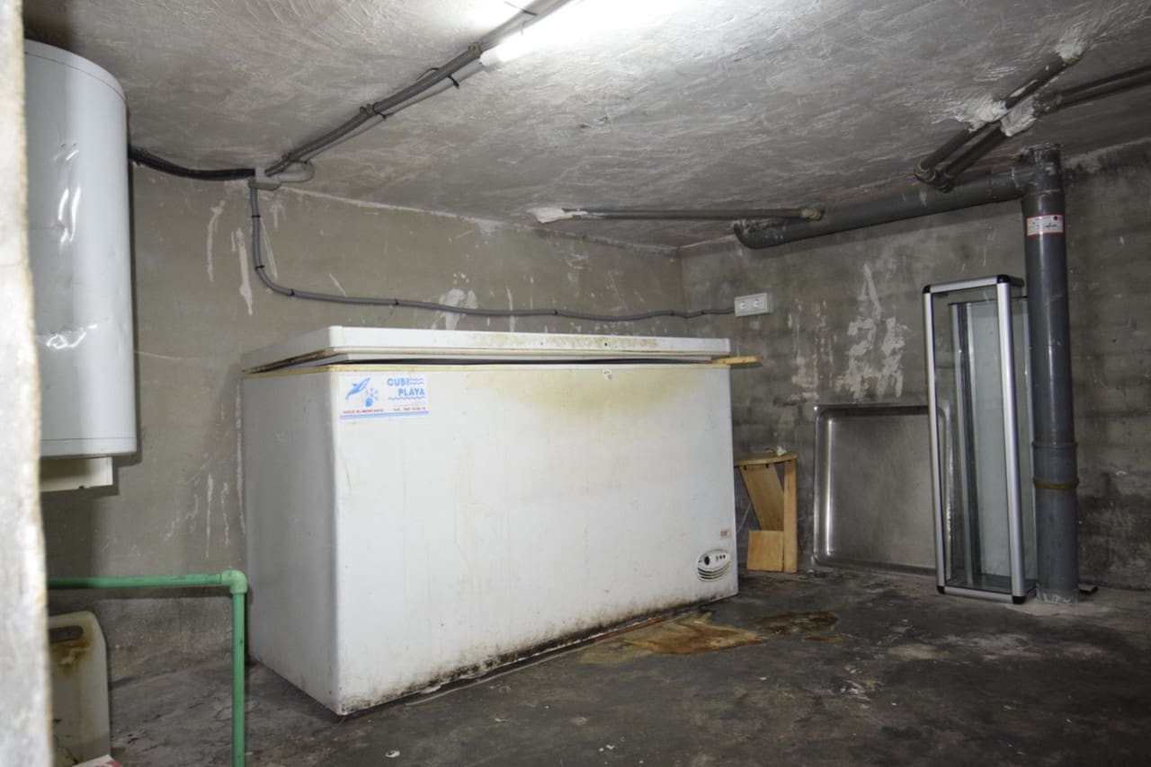 Comercial para venda em Guardamar del Segura - 155 500 € (Ref: 8928977)