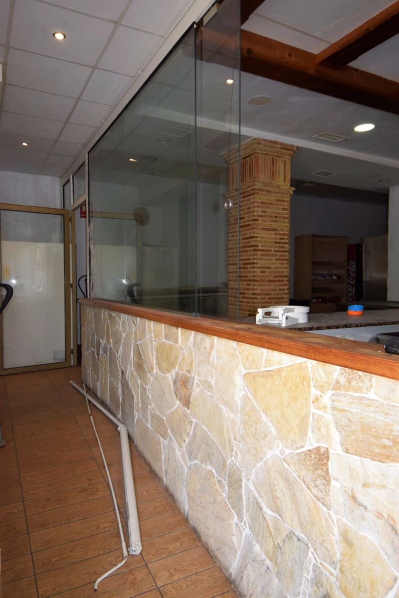 Comercial para venda em Guardamar del Segura - 155 500 € (Ref: 8928977)