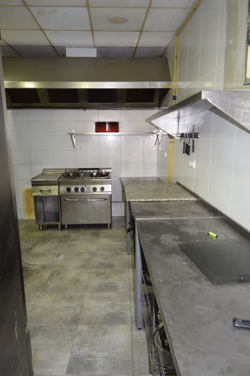 Comercial para venda em Guardamar del Segura - 155 500 € (Ref: 8928977)