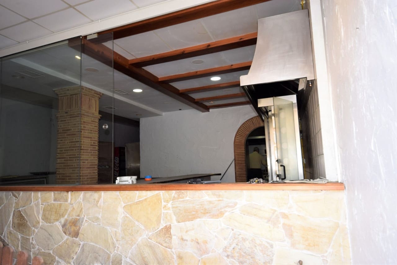 Comercial para venda em Guardamar del Segura - 155 500 € (Ref: 8928977)