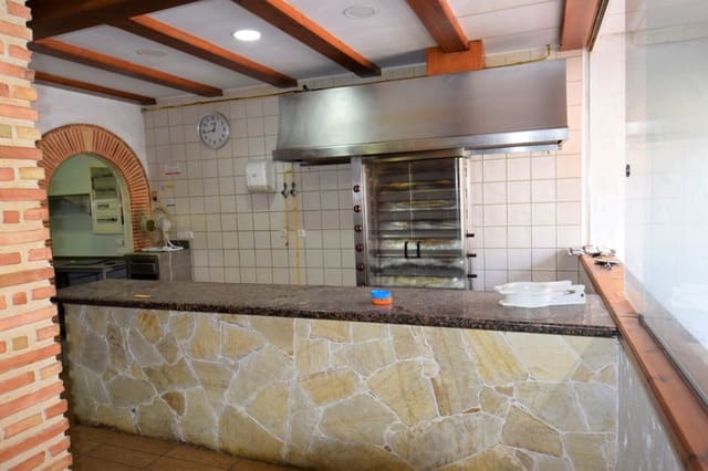 Comercial para venda em Zona Pueblo, Guardamar del Segura - 155 500 € (Ref: 8928977)