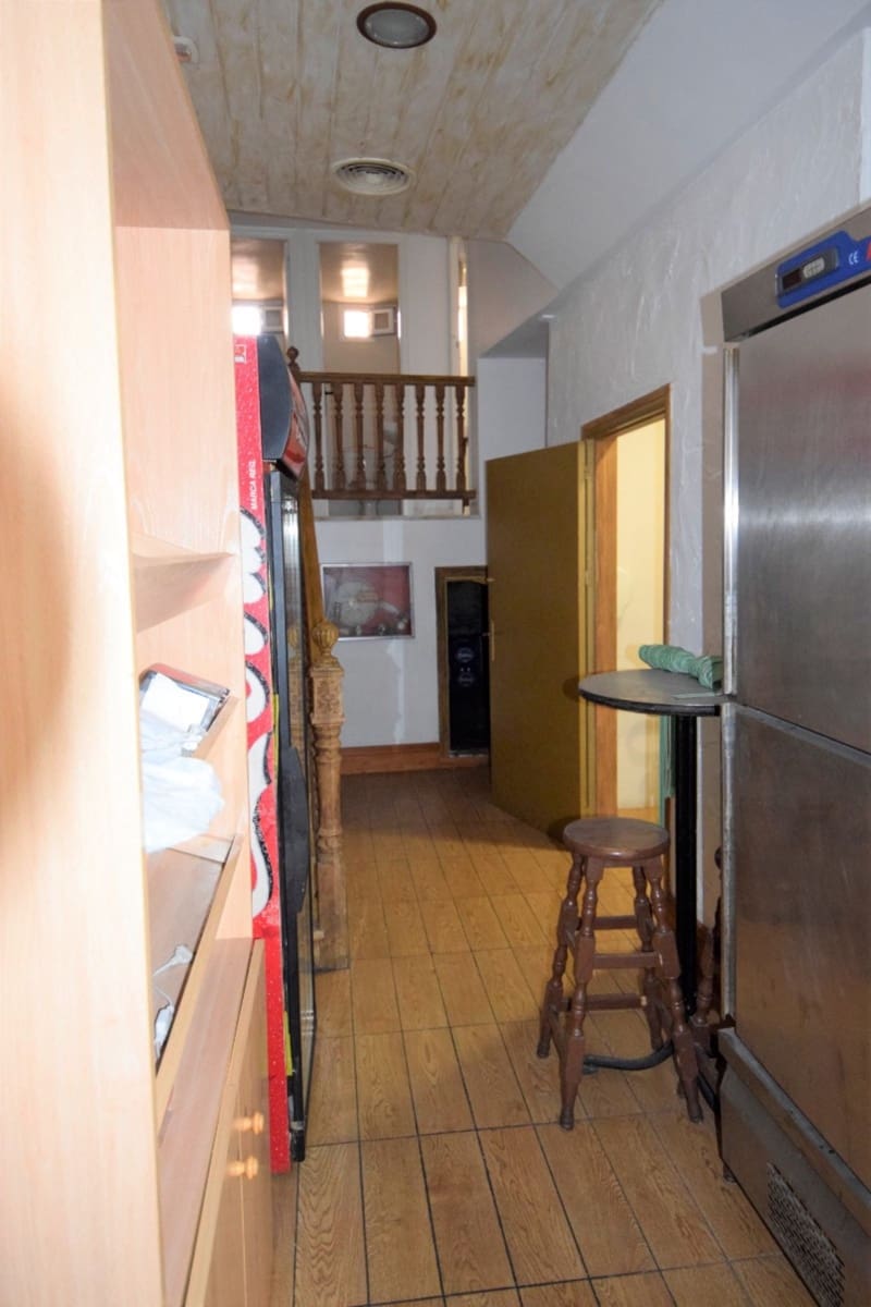 Comercial para venda em Guardamar del Segura - 155 500 € (Ref: 8928977)