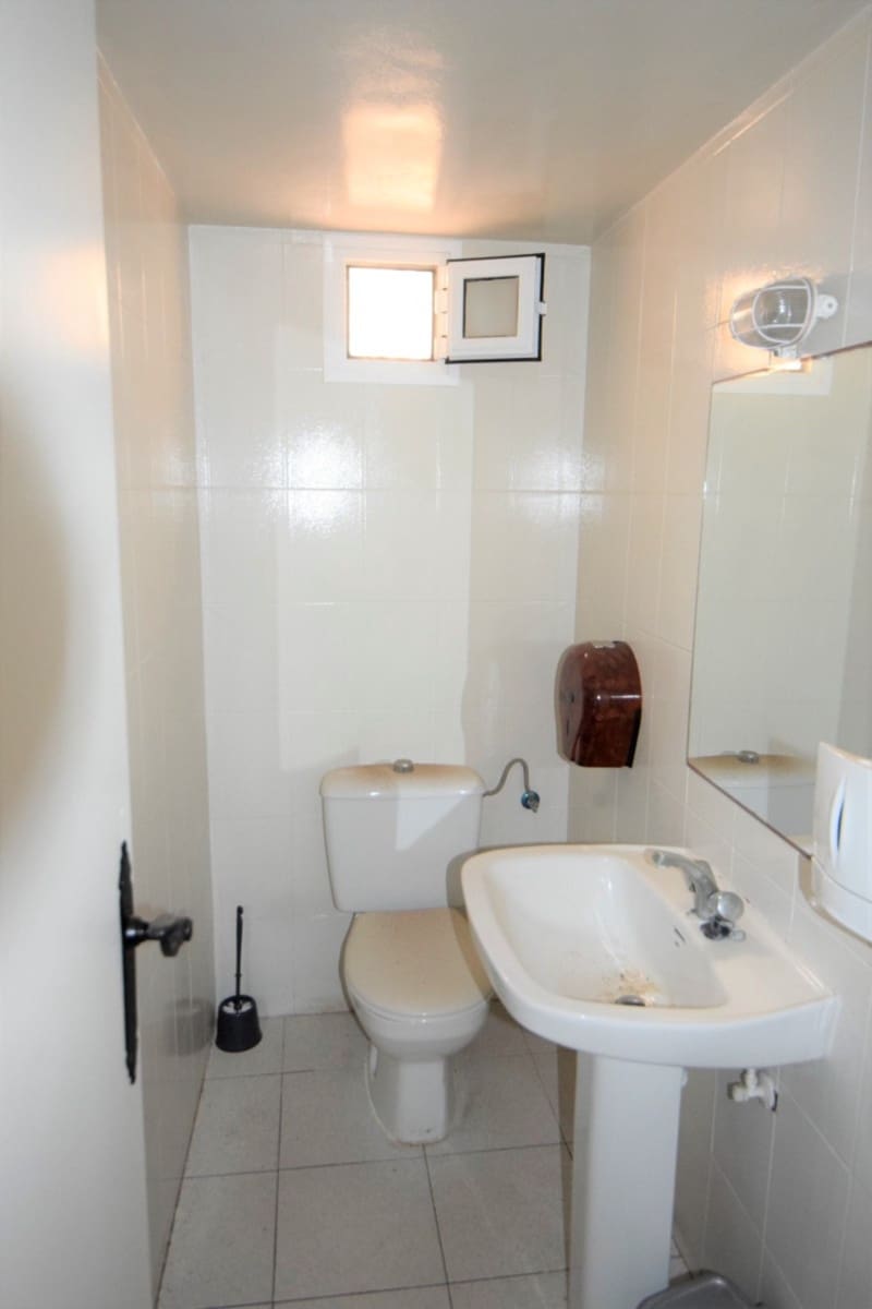 Comercial para venda em Guardamar del Segura - 155 500 € (Ref: 8928977)