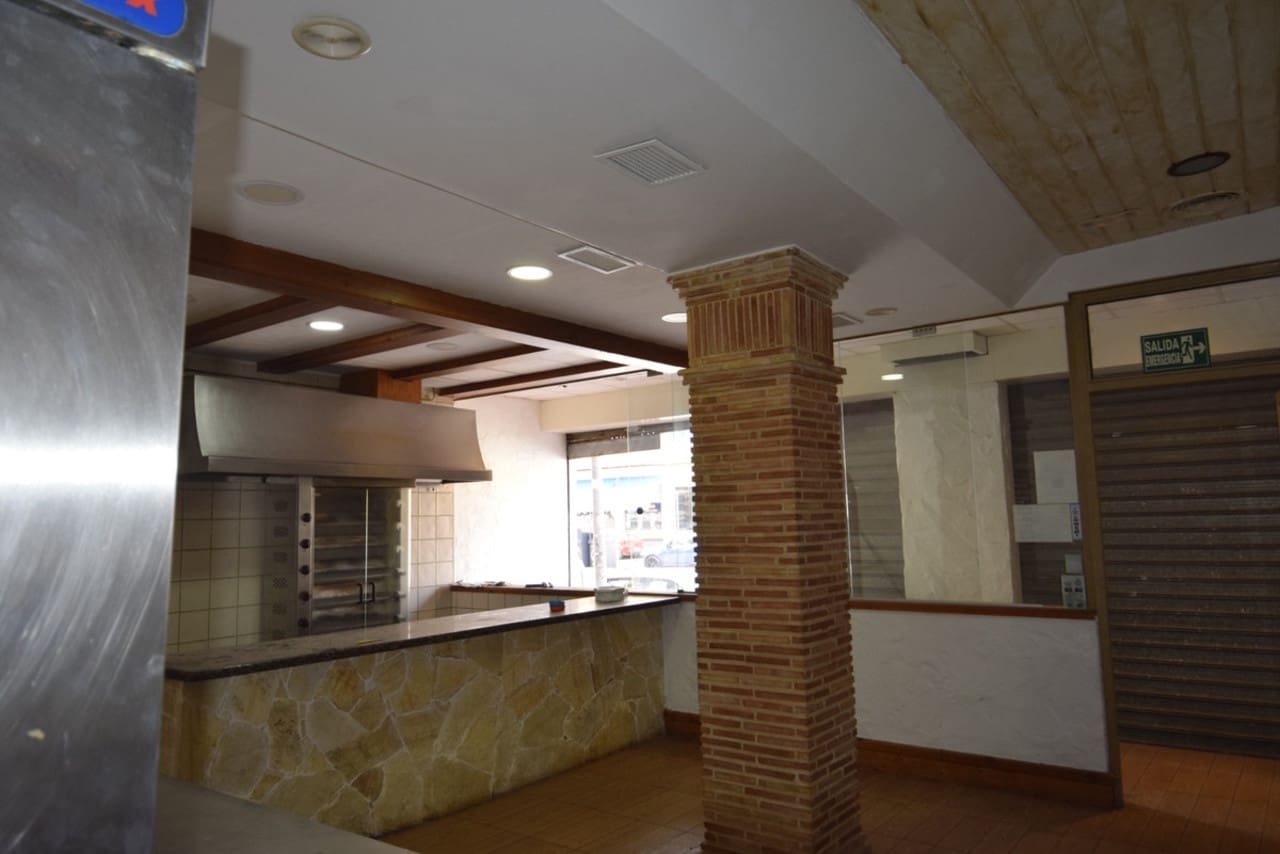 Comercial para venda em Guardamar del Segura - 155 500 € (Ref: 8928977)