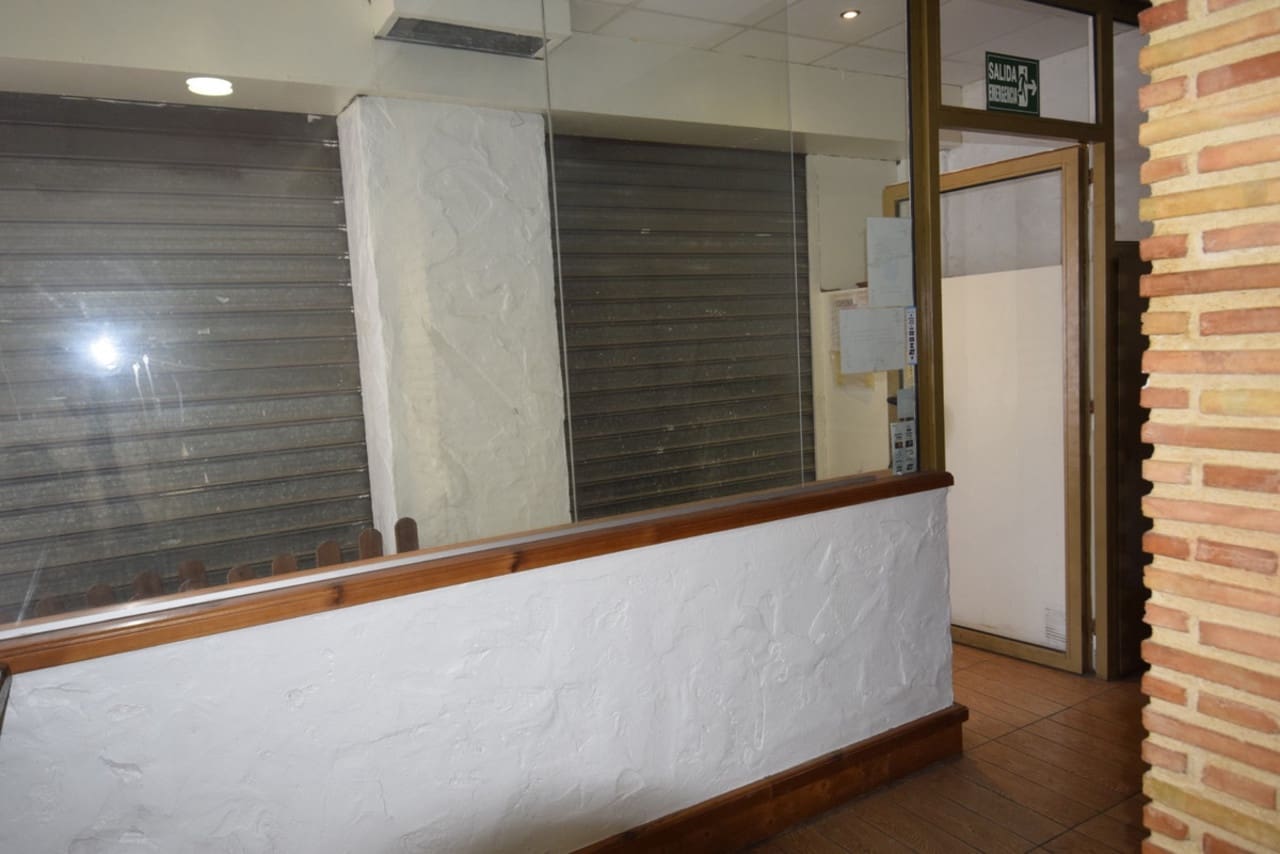 Comercial para venda em Guardamar del Segura - 155 500 € (Ref: 8928977)