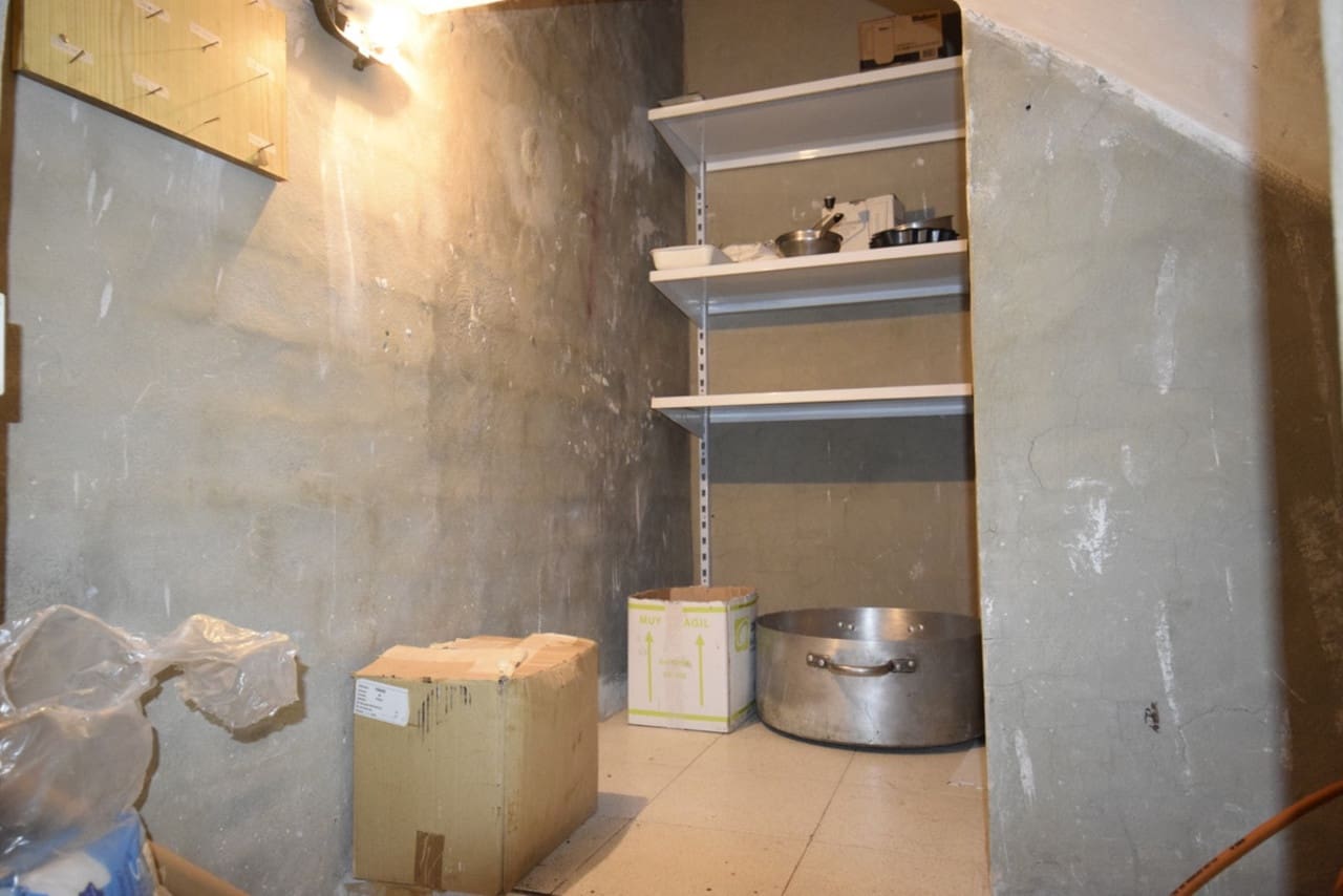 Comercial para venda em Guardamar del Segura - 155 500 € (Ref: 8928977)