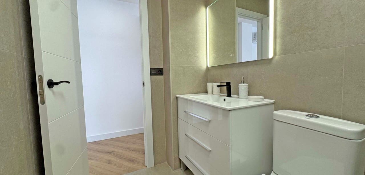 2 sypialnia Apartament na sprzedaż w Torrevieja z basenem - 187 000 € (Ref: 8935147)