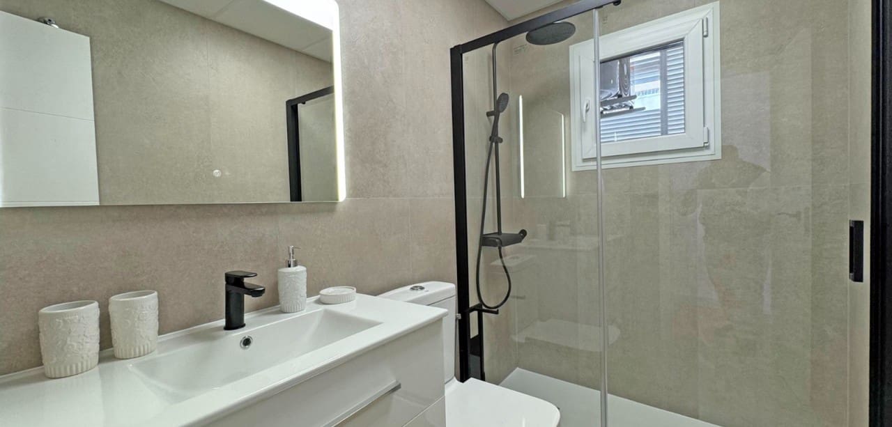 2 sypialnia Apartament na sprzedaż w Torrevieja z basenem - 187 000 € (Ref: 8935147)