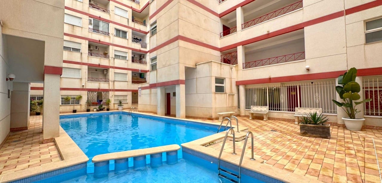2 sypialnia Apartament na sprzedaż w Torrevieja z basenem - 187 000 € (Ref: 8935147)