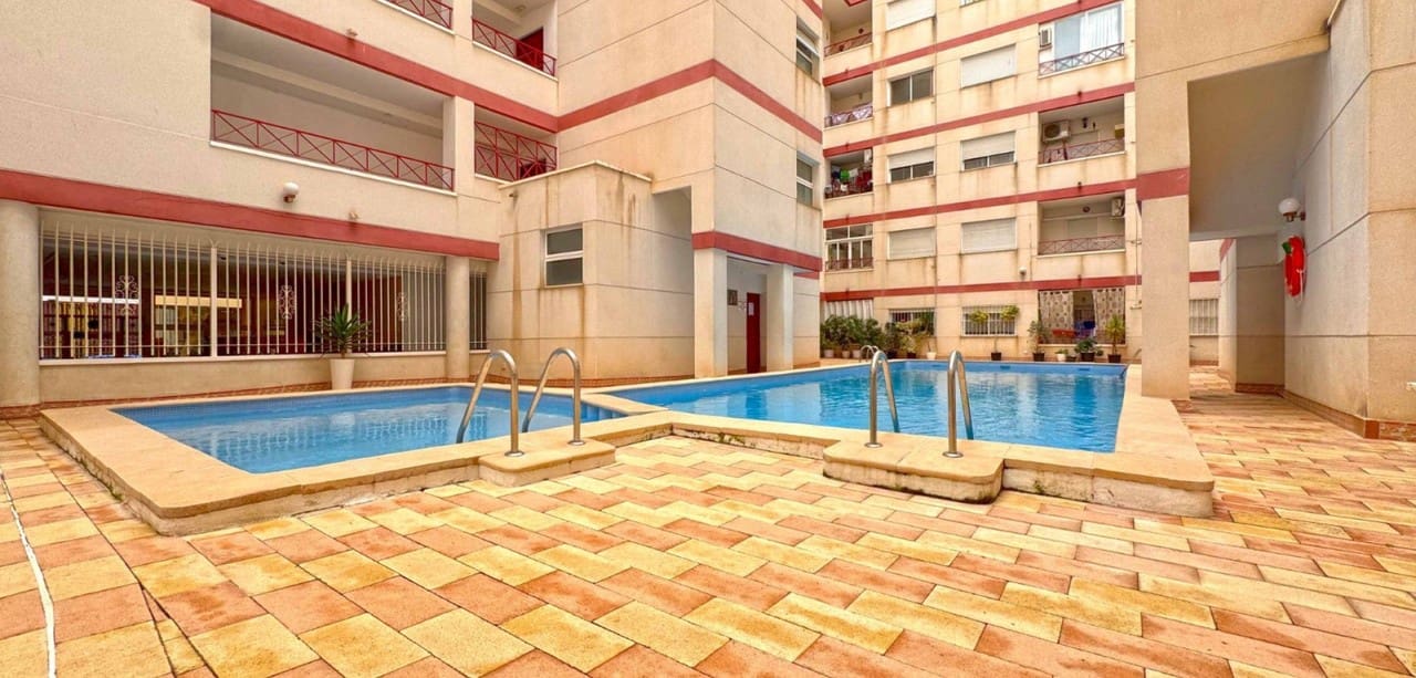 2 sypialnia Apartament na sprzedaż w Torrevieja z basenem - 187 000 € (Ref: 8935147)