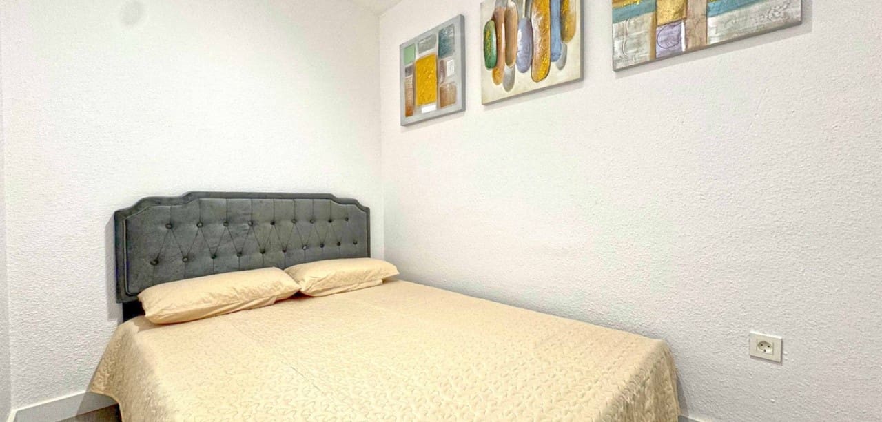 2 sovrum Lägenhet till salu i Torrevieja - 165 000 € (Ref: 8935148)