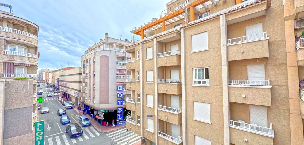 2 sovrum Lägenhet till salu i Torrevieja - 165 000 € (Ref: 8935148)
