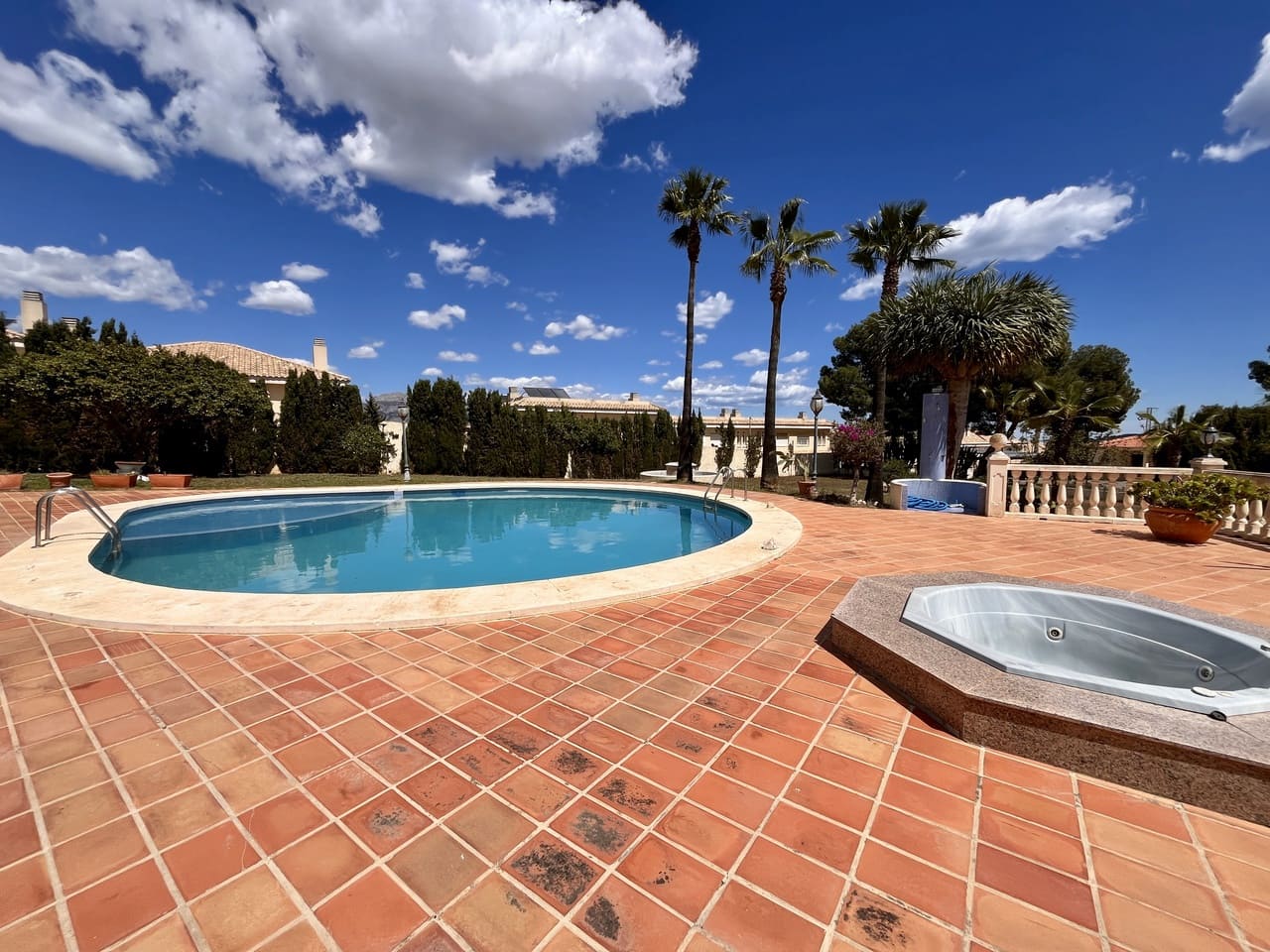 4 bedroom Villa for sale in La Nucia with pool - € 995,000 (Ref: 8937647)