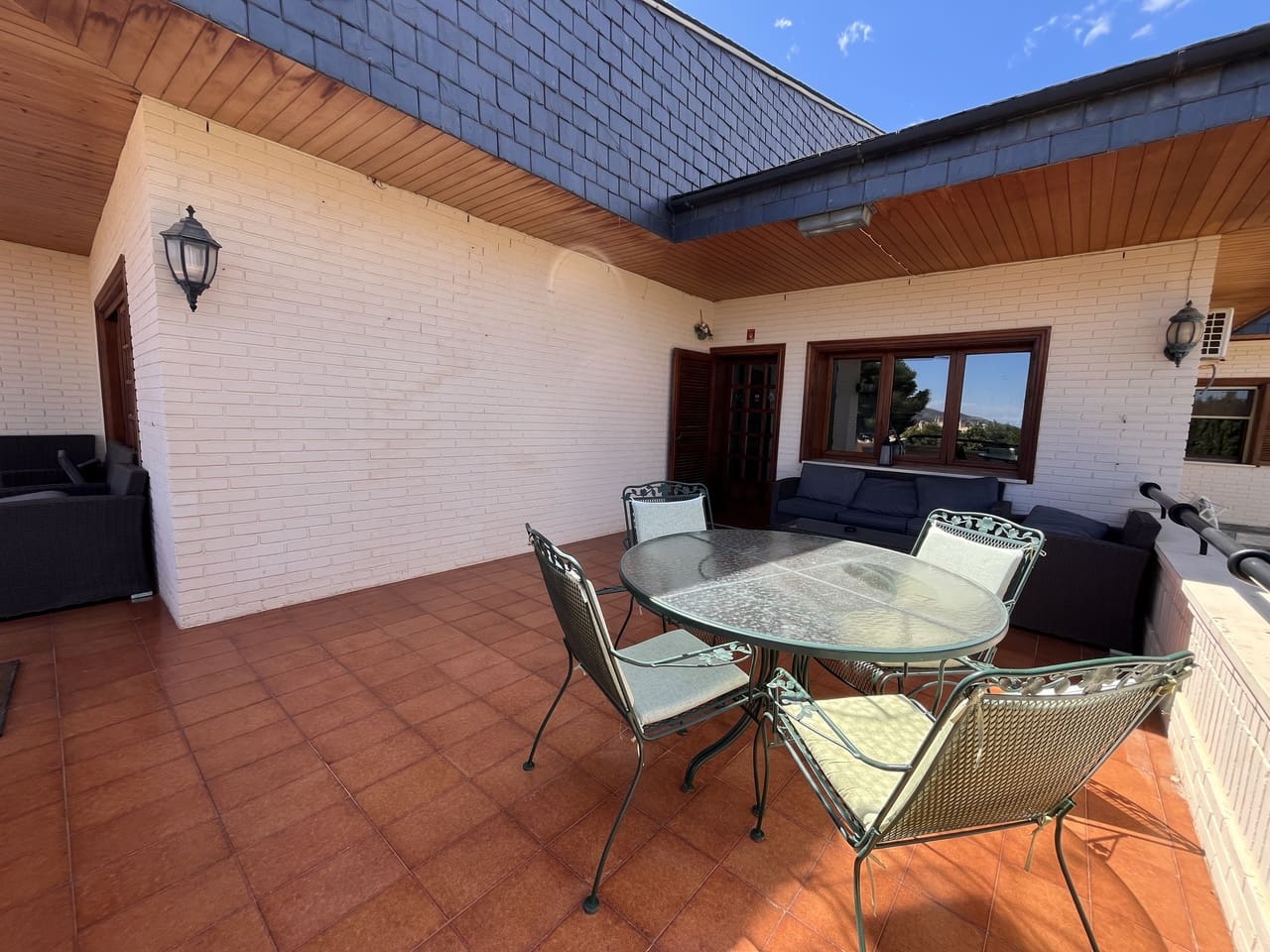 4 bedroom Villa for sale in La Nucia with pool - € 995,000 (Ref: 8937647)