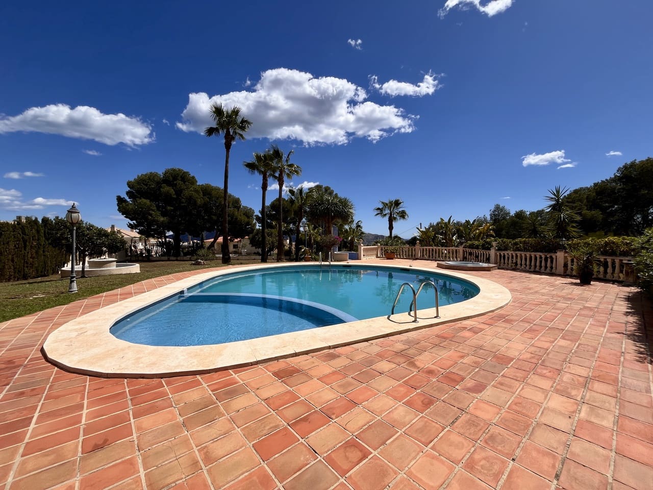 4 bedroom Villa for sale in La Nucia with pool - € 995,000 (Ref: 8937647)