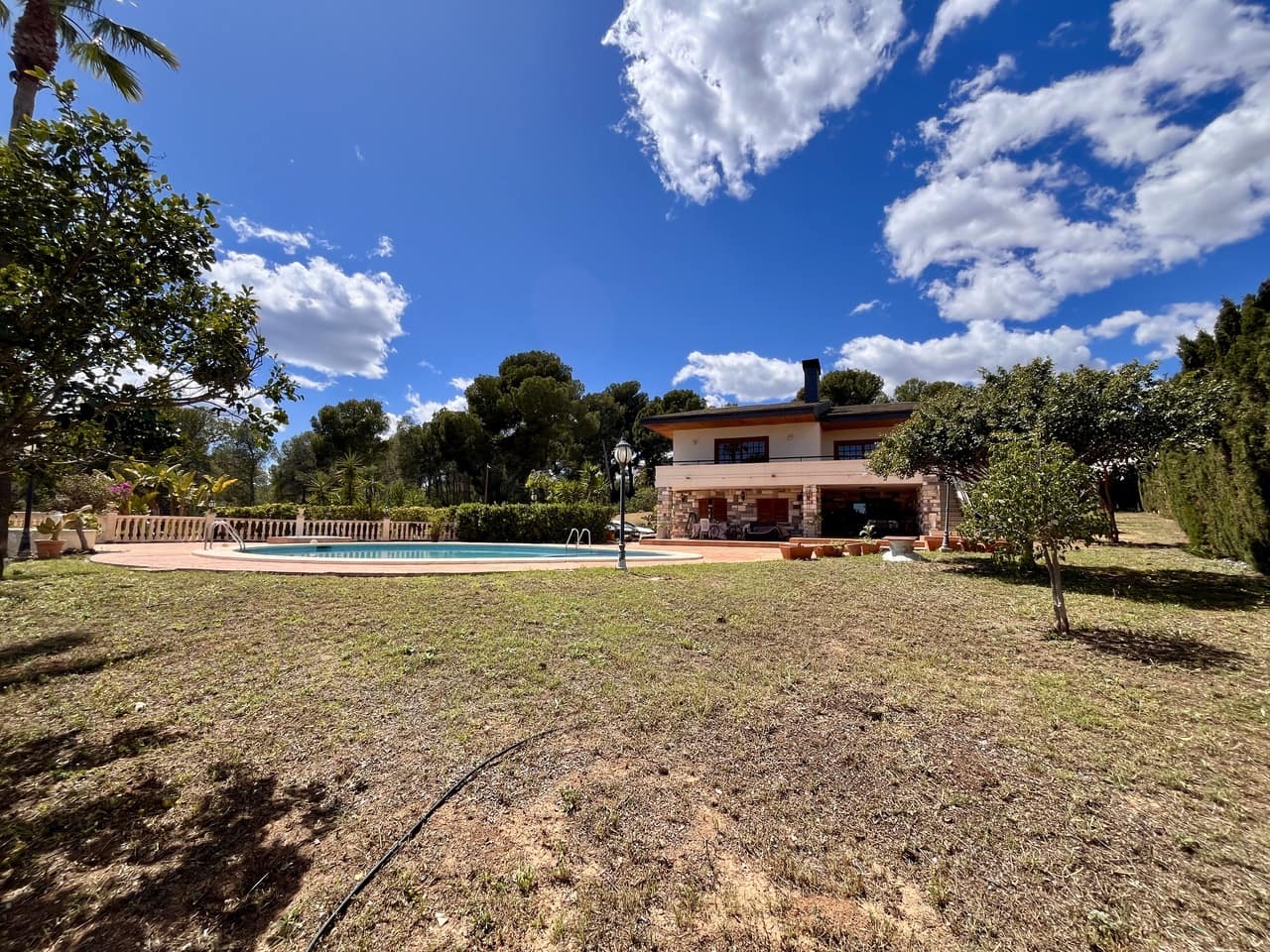 4 bedroom Villa for sale in La Nucia with pool - € 995,000 (Ref: 8937647)
