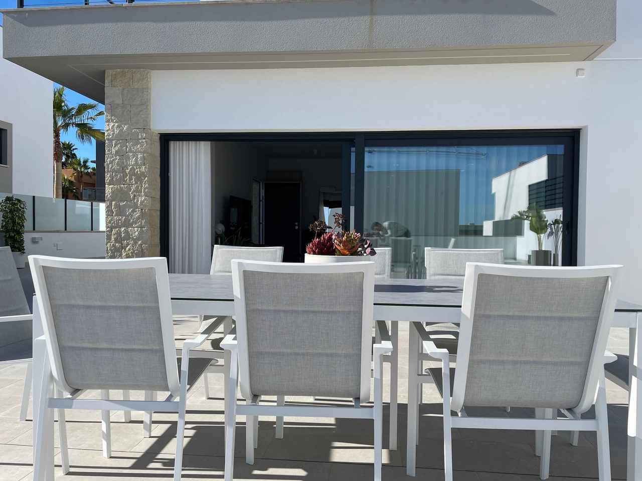 4 bedroom Villa for sale in San Miguel de Salinas with pool - € 699,000 (Ref: 8941611)