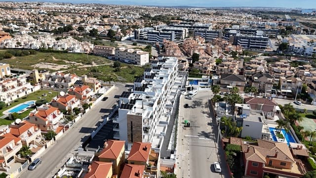 2 soveværelse Penthouse til salg i Playa Flamenca, Orihuela med swimmingpool garage - € 529.950 (Ref: 8949641)
